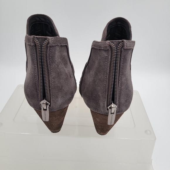 Vince Camuto Ebelin Suede Cone-Heel Shootie Open Toe Zip Back Gray 11M/43 - Picture 7 of 11